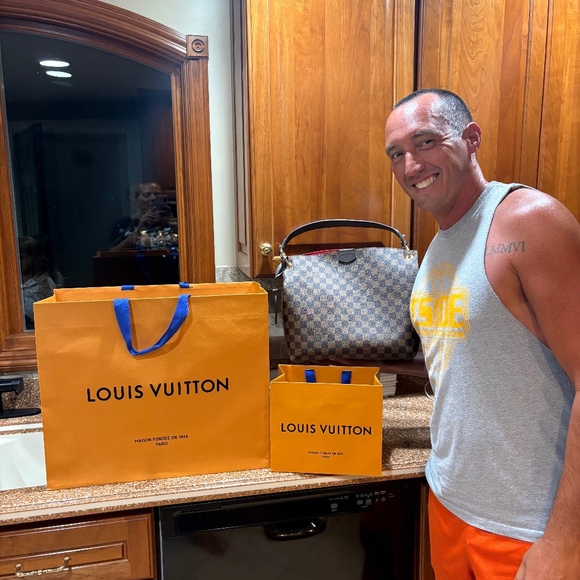 Authentic LV medium shoulder bag - Picture 8 of 8